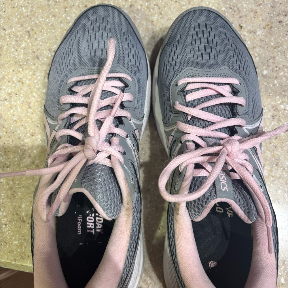 ASICS Trainers - Picture 2 of 3